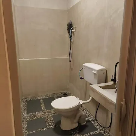 Euc Room Stay Tuaran Exterior photo